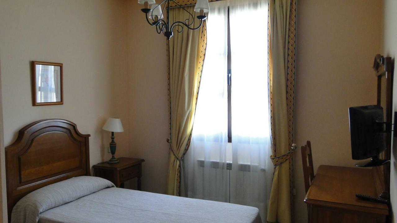 Hostal Las Paneras Ávila Exterior foto